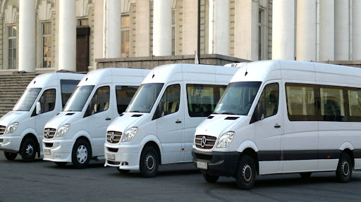 personel taşıyan servis aracı